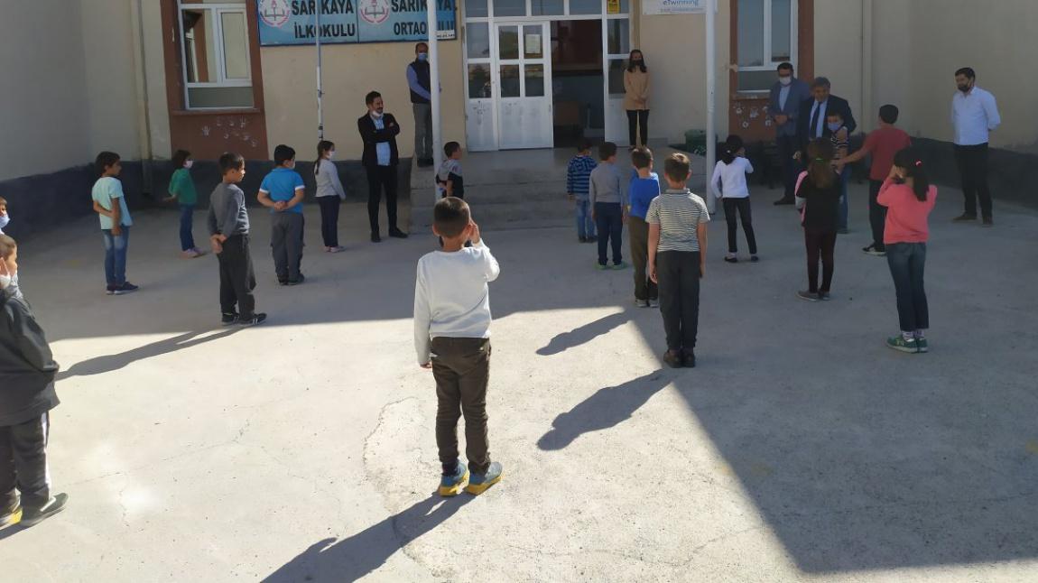 İlçe Milli Eğitim Müdürümüz Mehmet YAVUZ ve Şube Müdürümüz Halis ÜNAL okulumuzu ziyaret etti.